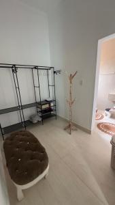 a room with a brown ottoman in the middle of a room at Casa para temporada in Guapé