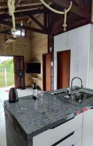 Dapur atau dapur kecil di Chalé na Praia de Itapirubá - SC