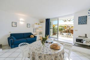 Χώρος καθιστικού στο Gardenia Mare Apartments