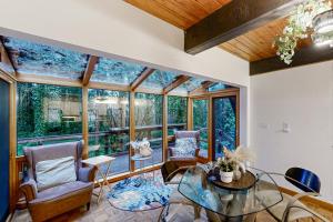 Χώρος καθιστικού στο Beaverton Bungalow