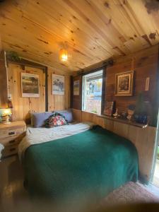 Postel nebo postele na pokoji v ubytování Soul PnB Homestay