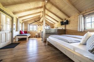 Gambar di galeri bagi Lenggrieser Bergcamping Almchalet Familienhütte di Lenggries