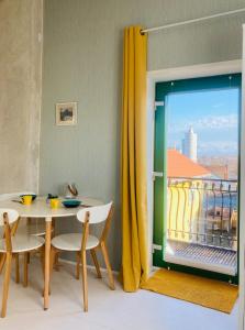 Balkón nebo terasa v ubytování Tower Floor Studio Apartment Tornikorruse stuudiokorter
