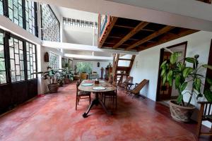 Imagen de la galería de The River Villa Situated In A Lush Garden, en Arusha