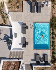 an overhead view of a person swimming in a swimming pool at Blé Suites Santorini in Imerovigli