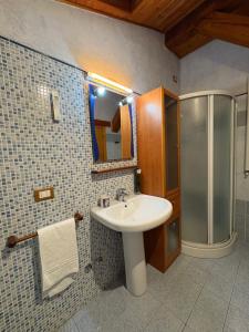 a bathroom with a sink and a shower at B&B Al Vecchio Molino in Valbrembo