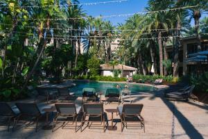 The swimming pool at or close to Hotel Huerto del Cura