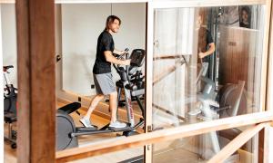 Fitness centrum a/nebo fitness zařízení v ubytování Hotel Huerto del Cura