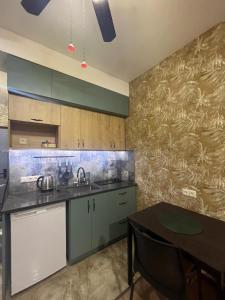 Kuchyň nebo kuchyňský kout v ubytování Studio apartment in Bakuriani