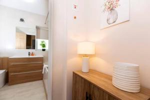 Et badeværelse på Vacant Nests The Carrick Beach Golf Course + 35 billeder