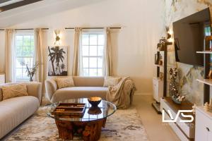 Телевизор и/или развлекательный центр в Villa Coby - Exclusive Antigua Retreat in Jolly Harbour