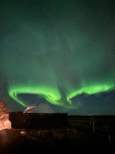 صورة لـ Eyja Mork - Aurora Dome with Private Bathroom and other facilities في هفولسفولر
