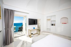 TV a/nebo společenská místnost v ubytování Gianlica Suites Positano