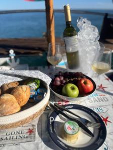 Φαγητό σε αυτό το πλωτό κατάλυμα ή κάπου εκεί κοντά
