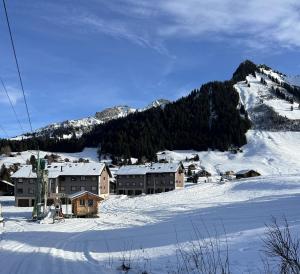 a ski lodge in the snow on a mountain at Résidence A9 - Les Myosotis in Les Mosses +7 photos