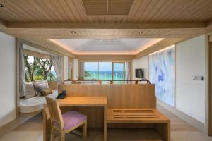 Televiisor ja/või meelelahutuskeskus majutusasutuses Centara Villas Phi Phi Island