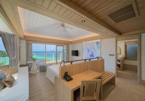 Televiisor ja/või meelelahutuskeskus majutusasutuses Centara Villas Phi Phi Island