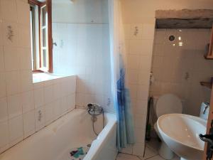 Gallery image of Gîte Gîte Agnès 2/3 personnes in Laval-du-Tarn +3 photos