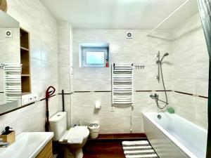 Koupelna v ubytování Japandi apartamentai + 37 fotografií