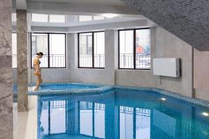 Bazén v ubytování Premium hotel & SPA nebo v jeho okolí