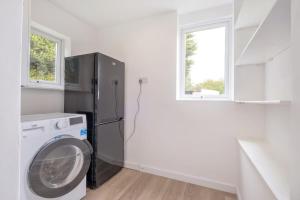 Gambar di galeri bagi Bluebell House - Sleeps 5 - Garden - Parking di Peterborough