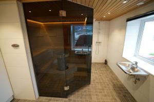 Koupelna v ubytování Lofoten panoramic luxury home with sauna + 64 fotografií