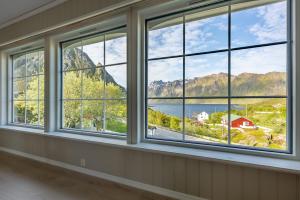 Gallery image of Sundet Lofoten - fjell- og havutsikt in Ramberg