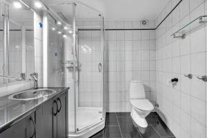 Phòng tắm tại Northstay - The Urban Cityscape, Central & Modern, Sleeps 5 +19 ảnh