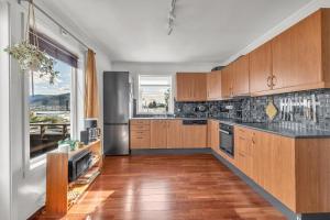 Φωτογραφία από το άλμπουμ του Cosy top-floor apartment σε Tomasjorda