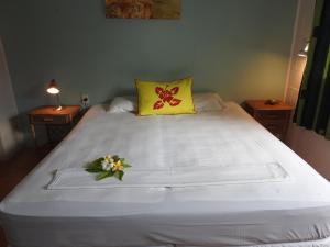 Cama ou camas em um quarto em Aremango Guesthouse