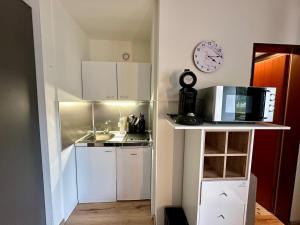 Kuchyň nebo kuchyňský kout v ubytování Mini Apartment mit Pool Nutzung & Balkon + 4 fotografie