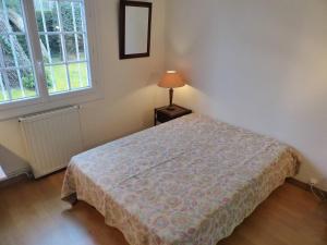 Łóżko lub łóżka w pokoju w obiekcie Villa LA TEIGNOUSE entre lac et océan terrasse et jardinet pour 6 personnes