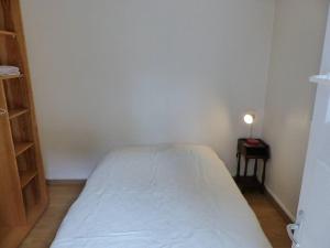 Łóżko lub łóżka w pokoju w obiekcie Villa LA TEIGNOUSE entre lac et océan terrasse et jardinet pour 6 personnes