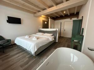 a bedroom with a bed and a bath tub at Wolter Landhaus in Vipiteno