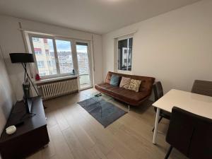 Posezení v ubytování Downtown Dream 3,5BR with Balcony and Style BA32