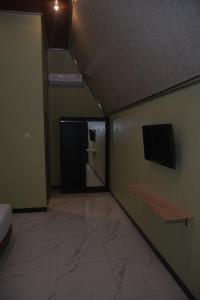 an empty room with a hallway with a couch on the wall at Kaliningrat Cottage 1 in Sidomukti
