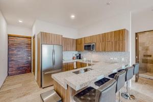 a kitchen with a counter and a refrigerator at Departamento C-25 in San José del Cabo