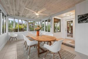 Fotografie z fotogalerie ubytování Siesta Key Oasis with Outdoor Pool and Screened Lanai! v destinaci Siesta Key