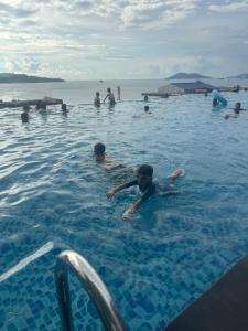 Επισκέπτες που μένουν στο Jesselton Quay- 2Bedrooms modern concept-free wifi & netflix