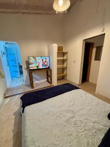 Et tv og/eller underholdning på Departamento COLIBRÍES para dos sobre el lago