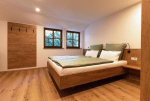 a bedroom with a bed and a window at Lenzlhof in Mariapfarr