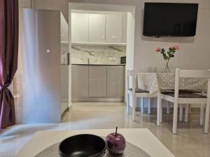 Kuchyň nebo kuchyňský kout v ubytování Sunshine Residence Baska 2
