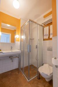 Koupelna v ubytování MARBAS SELECT BEACH , Adult Only 14 Plus
