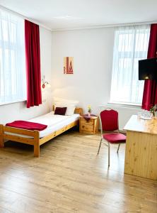 Postel nebo postele na pokoji v ubytování Fürstenhof Landgasthaus & Hotel + 37 fotografií