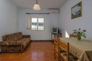 Μια τηλεόραση ή/και κέντρο ψυχαγωγίας στο Holiday Home Biserka