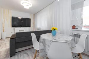 a living room with a table and a couch at Просторная квартира со свежим ремонтом in Pavlodar