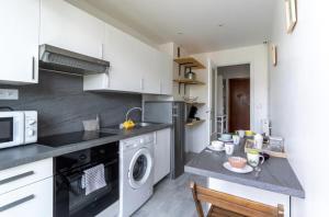 Kuchyň nebo kuchyňský kout v ubytování Grand studio vue mer à Antibes