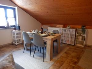 a kitchen with a table and chairs in a room at Cuore Verde Apartment in Gerra Verzasca
