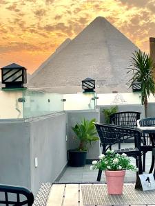 patio con vista sulle piramidi di Miami Pyramids View a Il Cairo