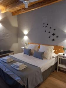 Postel nebo postele na pokoji v ubytování CASA RURAL LA HOJA EL VALLE + 37 fotografií